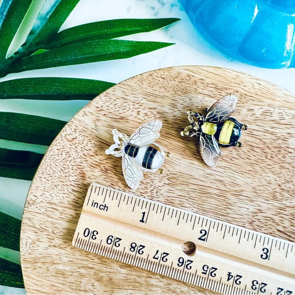 3/$22🩶 Bumble Bee Hair Clip Barrette Fashion Hair Accessories NEW 2 Clips - Picture 8 of 8